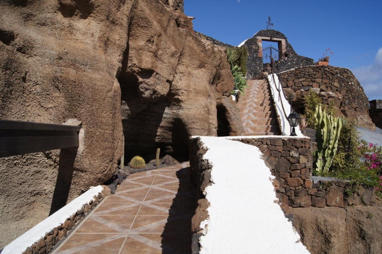 Castillo Lanzarote Villa Sophie - Luxury Villa -Sleep In A Volcanic Cave With Heated Pool Tías Dış mekan fotoğraf