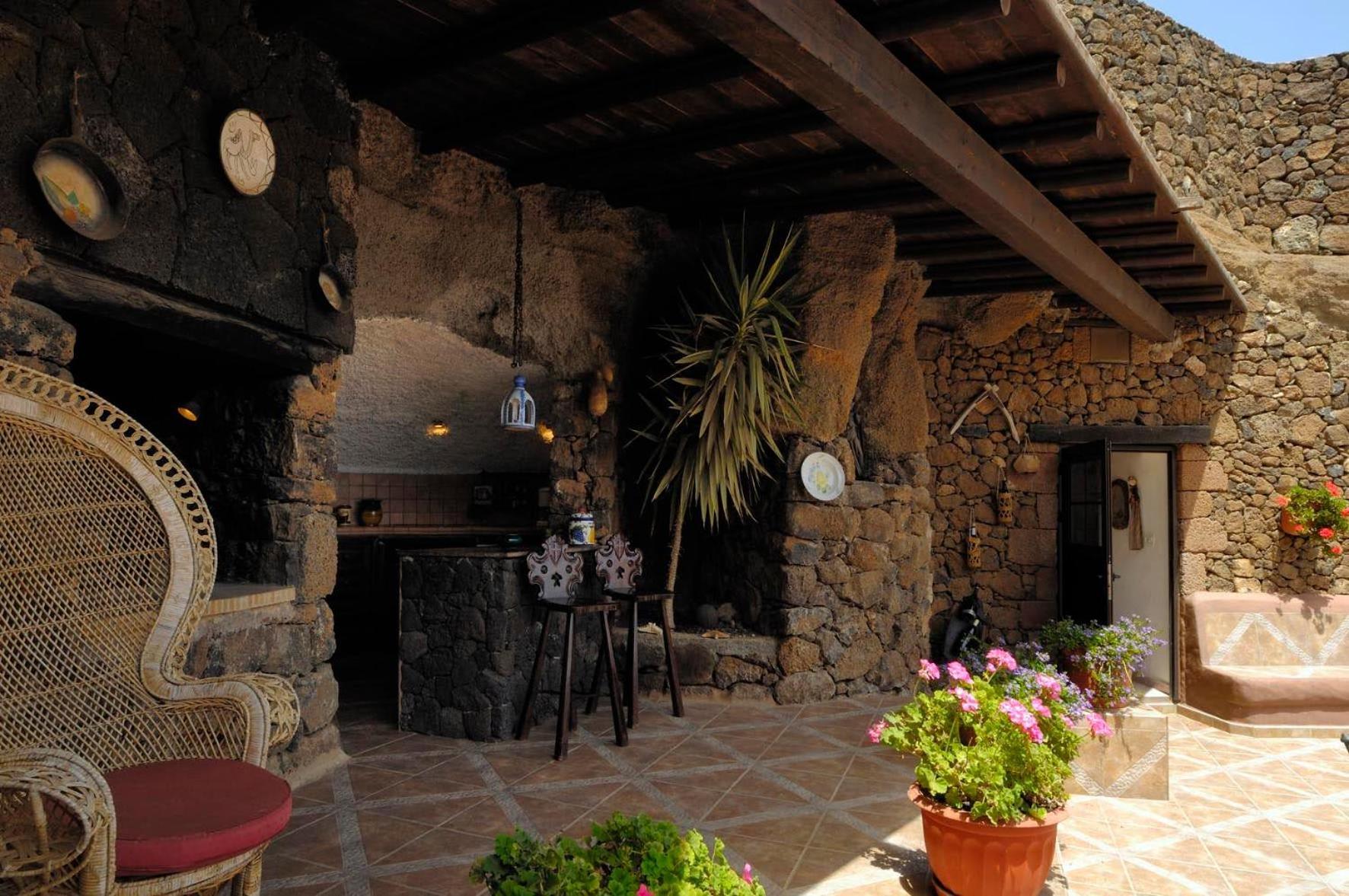 Castillo Lanzarote Villa Sophie - Luxury Villa -Sleep In A Volcanic Cave With Heated Pool Tías Dış mekan fotoğraf