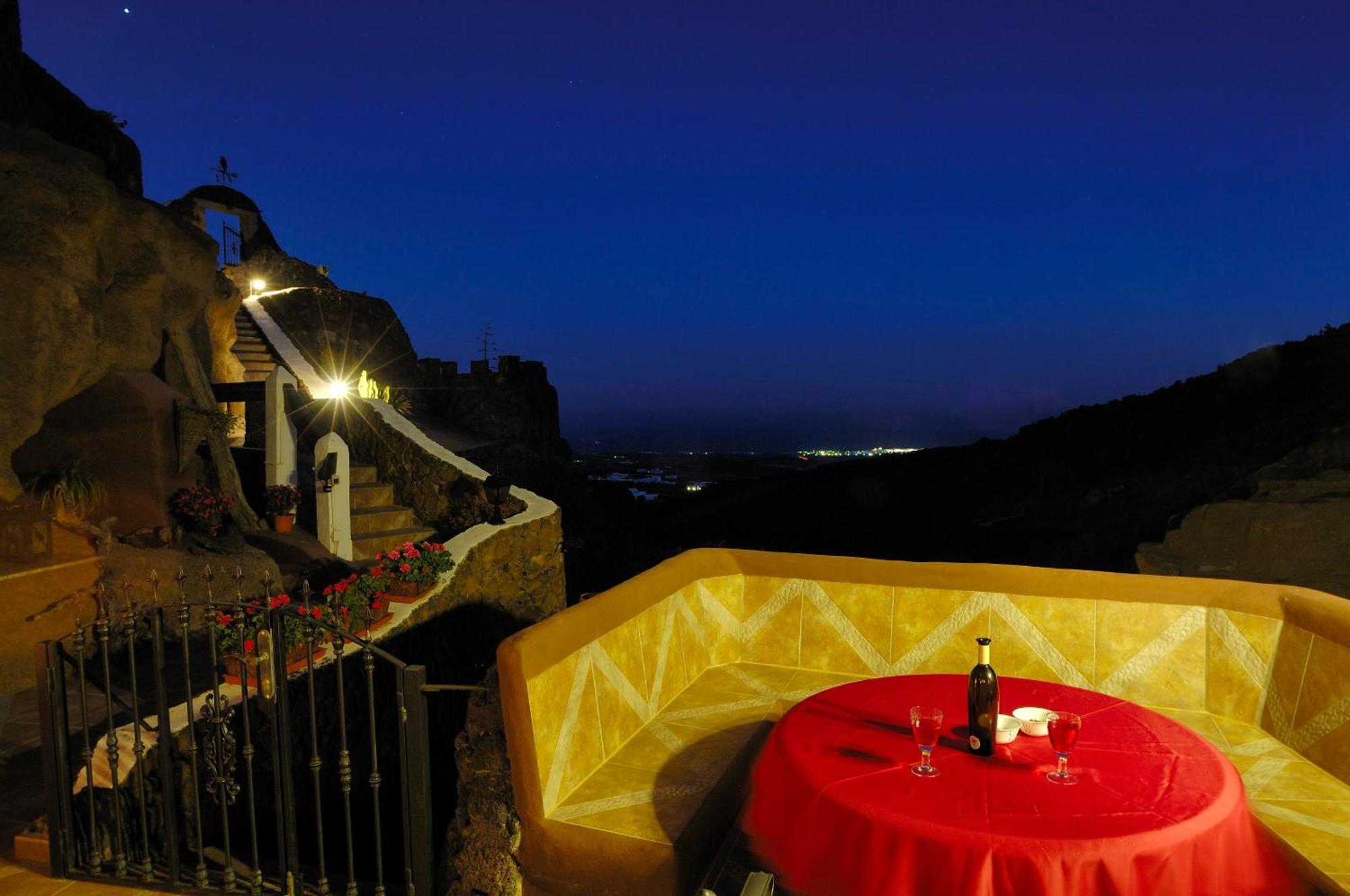 Castillo Lanzarote Villa Sophie - Luxury Villa -Sleep In A Volcanic Cave With Heated Pool Tías Dış mekan fotoğraf
