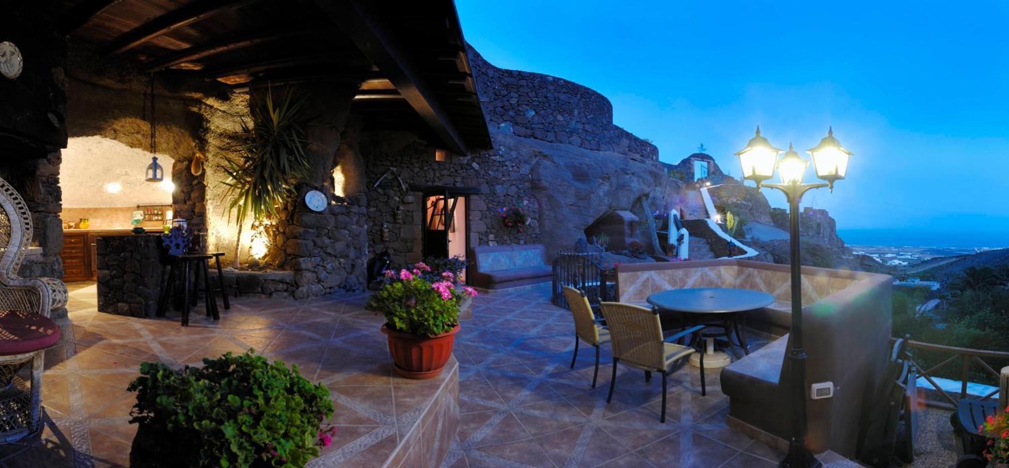 Castillo Lanzarote Villa Sophie - Luxury Villa -Sleep In A Volcanic Cave With Heated Pool Tías Dış mekan fotoğraf