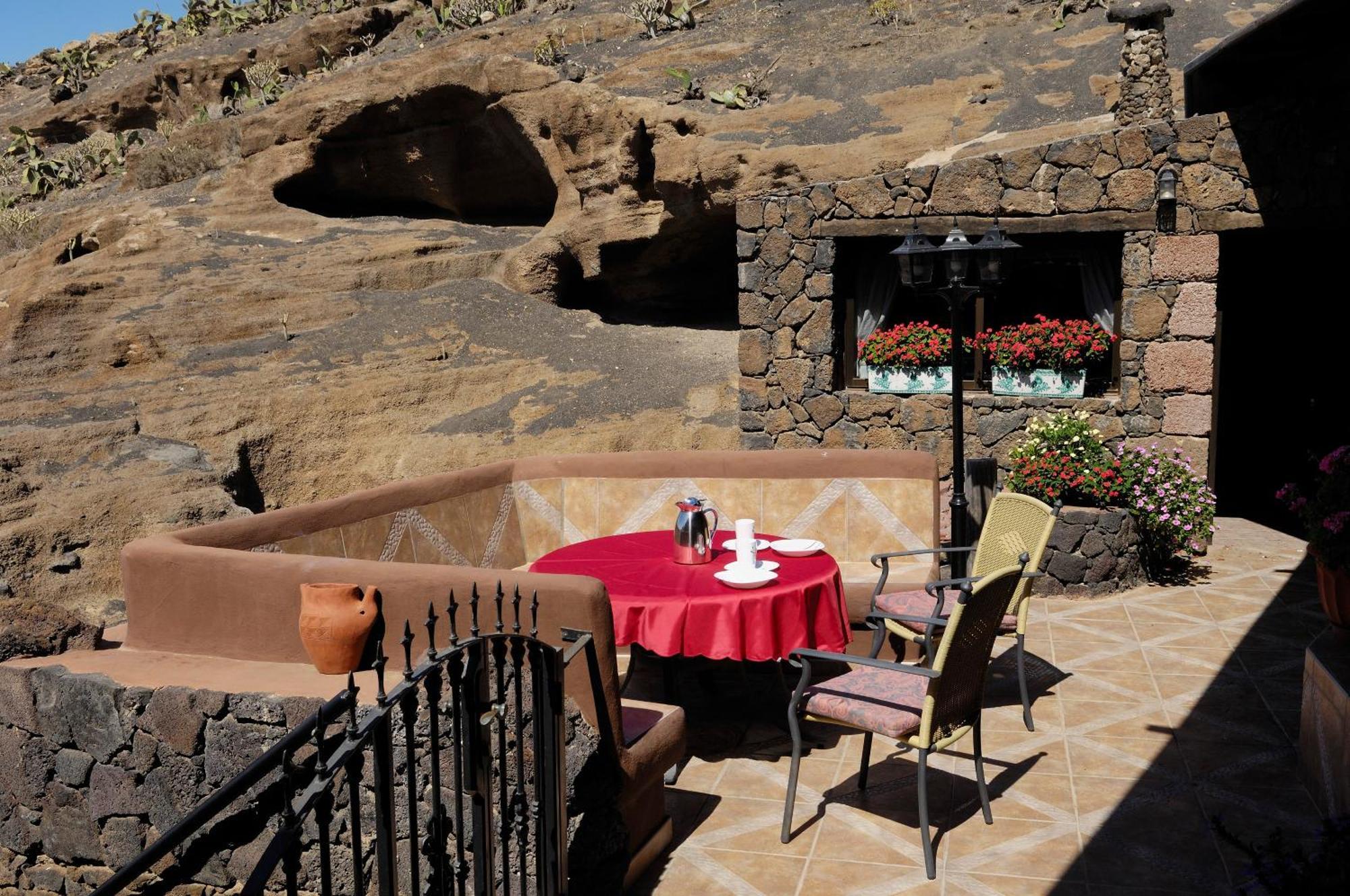 Castillo Lanzarote Villa Sophie - Luxury Villa -Sleep In A Volcanic Cave With Heated Pool Tías Dış mekan fotoğraf