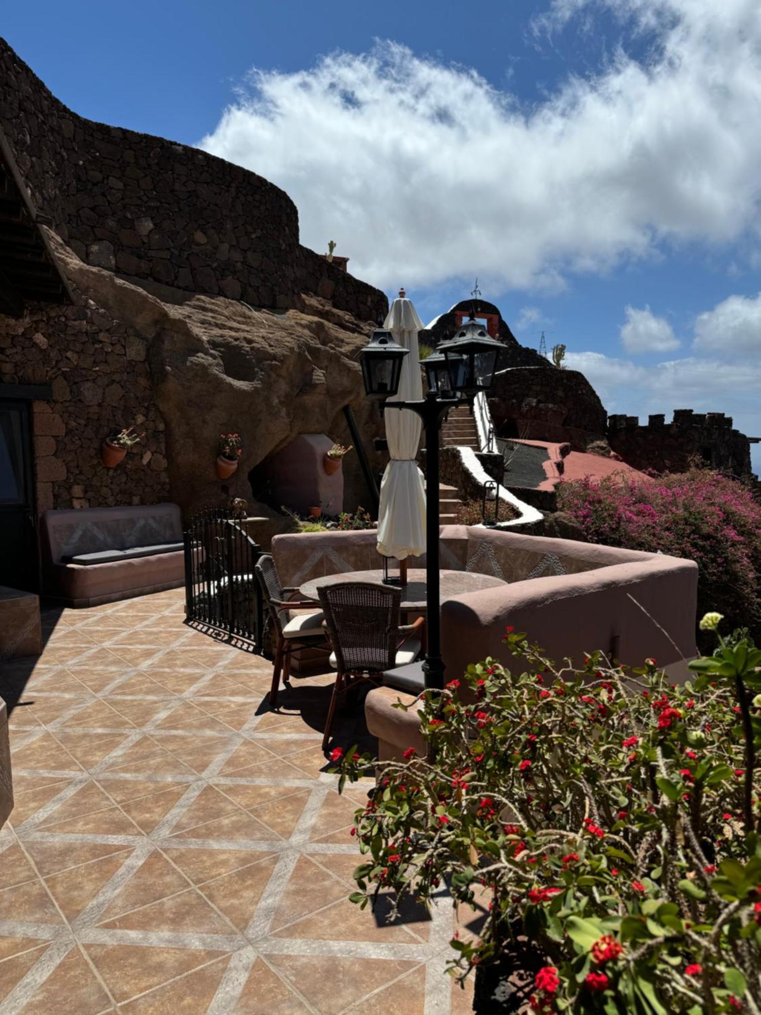 Castillo Lanzarote Villa Sophie - Luxury Villa -Sleep In A Volcanic Cave With Heated Pool Tías Dış mekan fotoğraf