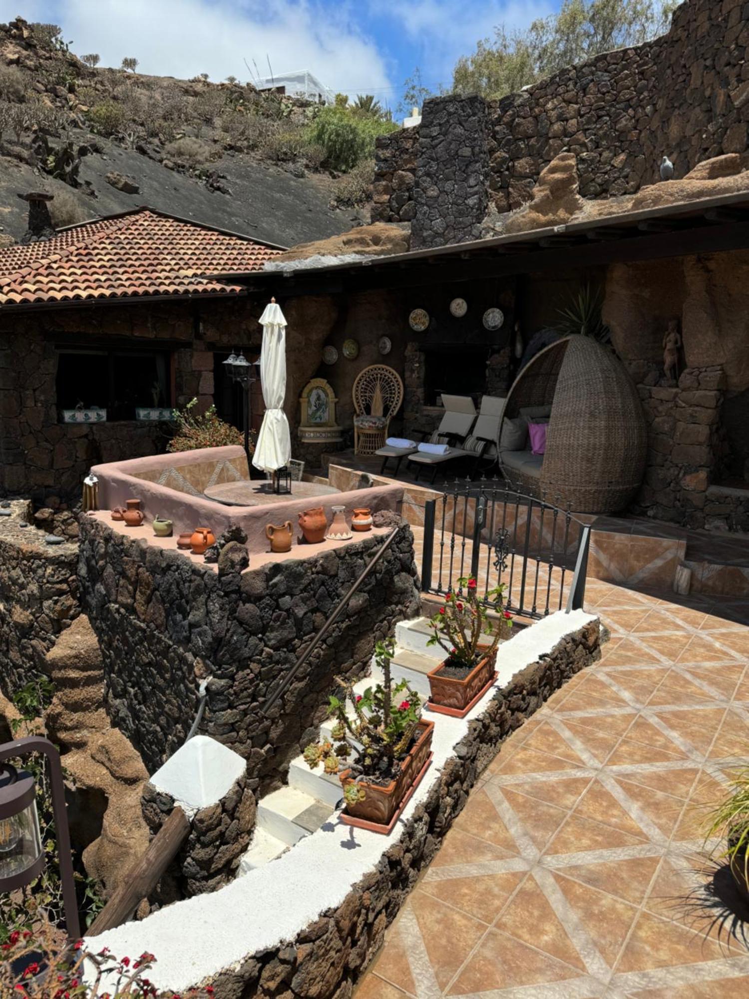 Castillo Lanzarote Villa Sophie - Luxury Villa -Sleep In A Volcanic Cave With Heated Pool Tías Dış mekan fotoğraf