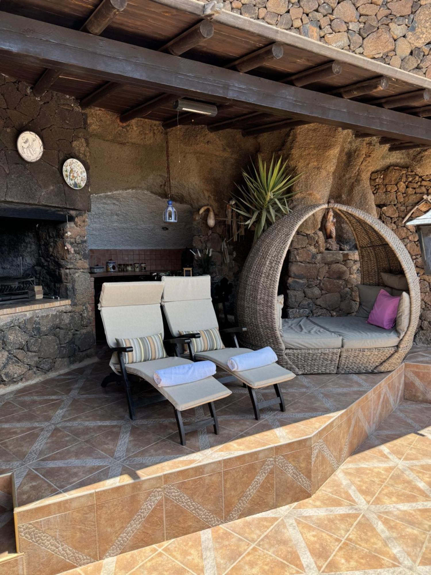 Castillo Lanzarote Villa Sophie - Luxury Villa -Sleep In A Volcanic Cave With Heated Pool Tías Dış mekan fotoğraf