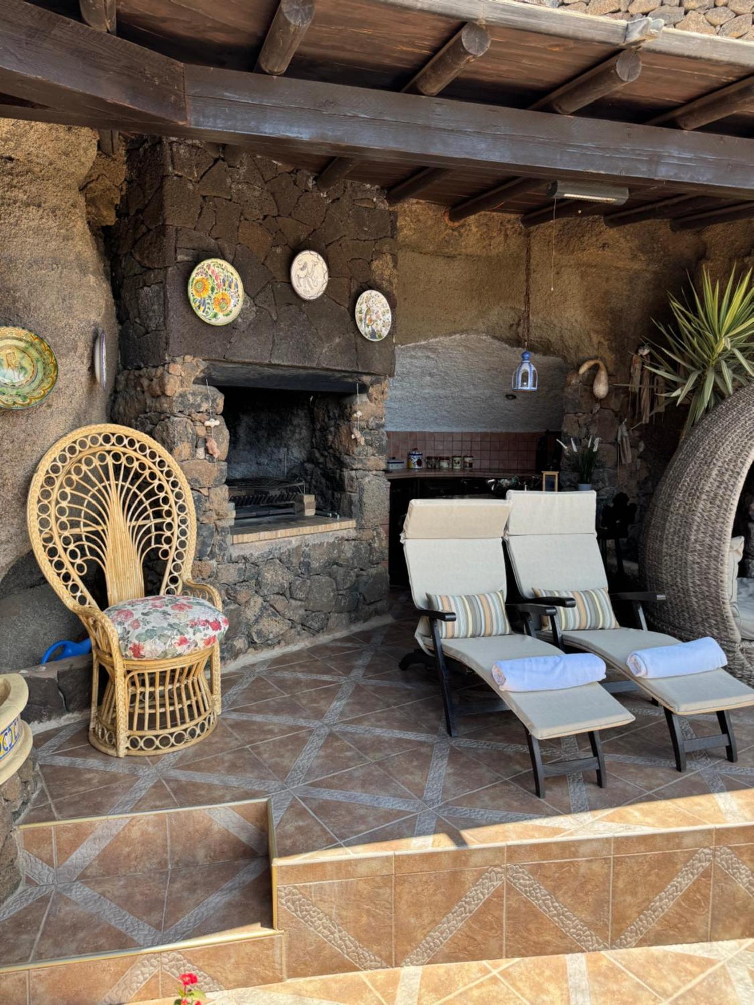 Castillo Lanzarote Villa Sophie - Luxury Villa -Sleep In A Volcanic Cave With Heated Pool Tías Dış mekan fotoğraf